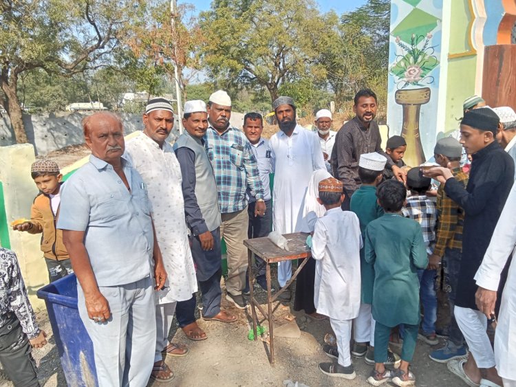 ख्वाजा गरीबनवाज़ सरकार के 813 वे उर्स के मौके पर कब्रिस्तान कमेटी ने खिलाई खीर