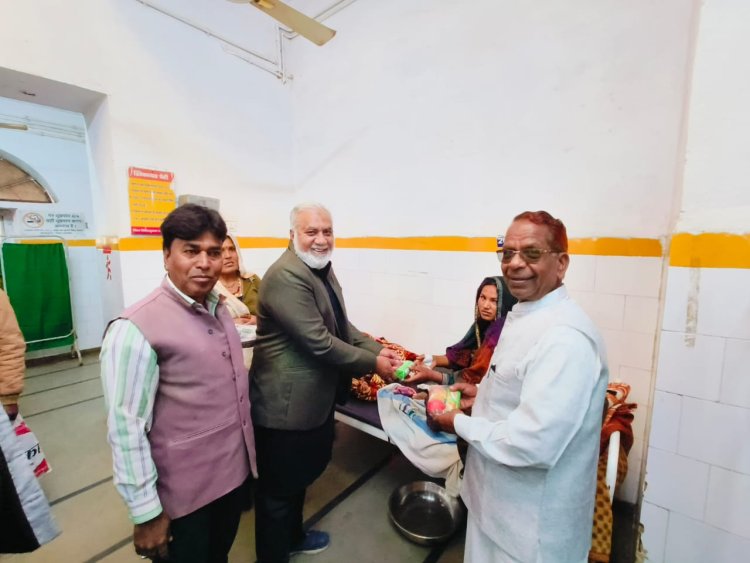 हजरत मोला अली की यौमे पैदाइश पर सरकारी अस्पताल में दूध बिस्किट और फल फ्रूट वितरण कर ली मरीजों दुआएं