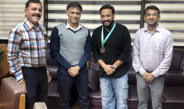 राष्‍ट्रीय बिलियर्ड्स एवं स्‍नूकर चैंपियनशिप में रतलाम मंडल के मो. हुसैन खान को कांस्‍य पदक से नवाजा गया