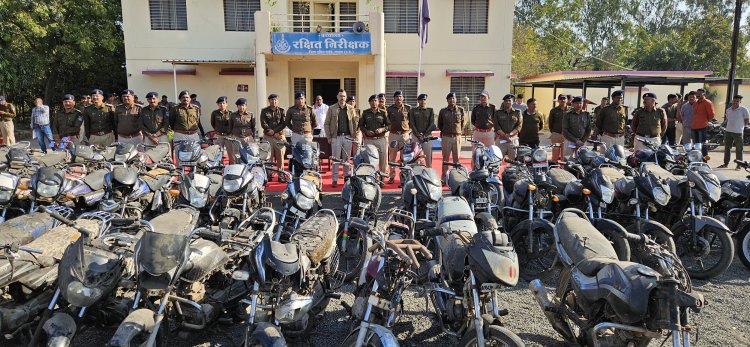 रतलाम पुलिस द्वारा विभिन्न प्रकरणों में आरोपियों से चोरी या चोरी की आशंका में 47 दोपहिया वाहन जप्त किए