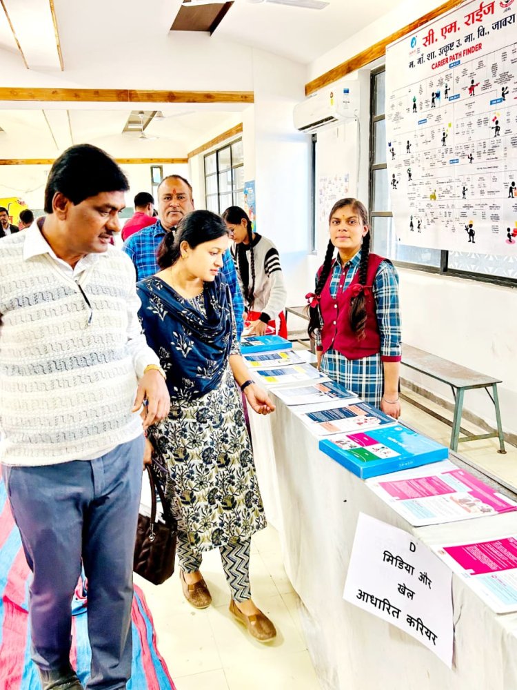 करियर पर आधारित व्याख्यान सत्र हुआ आयोजन  भगत सिंह कॉलेज के एक्सपर्ट ने बताया जीवन में वही करियर अपनाओ जिसमें आपकी रुचि हो और सिर्फ नौकरी करना ही कॅरियर नहीं है