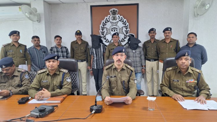 एसपी अमित कुमार ने रतलाम जिले में हुई बड़ी चोरियां और लूट के आरोपियों का प्रेस कॉन्फ्रेंस कर किया खुलासा, फॉर्च्यूनर, लाखों की नगदी, बकरों की लूट और मंदिर से चोरी करने वाले धराएं
