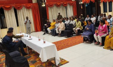 एसपी ने समता परिसर में आमजन से किया सीधा संवाद, लोगों की समस्याएं सुनकर त्वरित निराकरण करने के निर्देश जारी किए, लोगों से आगामी त्यौहार को शांतिपूर्वक मनाने, कॉलोनी में ज्यादा से ज्यादा सीसीटीवी कैमरे लगाने की अपील की