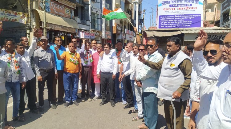 ब्लॉक कांग्रेस ने अहंकारी मंत्री प्रहलाद पटेल का बीच बाजार में जलाया पुतला, शहर कांग्रेस कमेटी करेगी महिलाओं का सम्मान