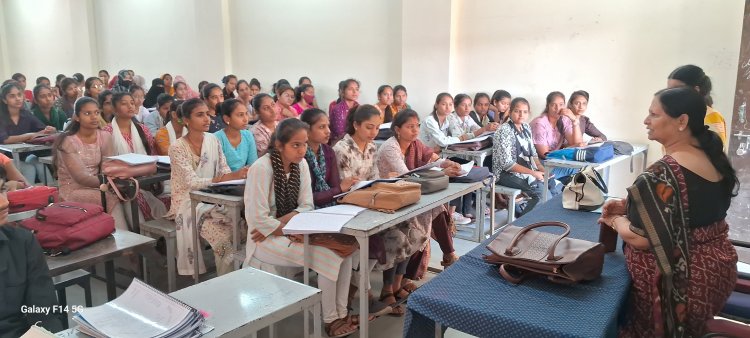 हिंदी विषय में रोजगार की संभावनाएं विषय पर हुआ व्याख्यान, एक्सपर्ट ने कहा हिंदी भाषा में रोजगार की भी अपार संभावनाएं हैं, अपना भविष्य हिंदी मीडिया में भी बना सकते है