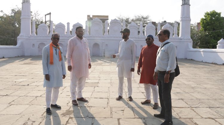 ईद की नमाज़ की तैयारियों को लेकर मुस्लिम समाज के वरिष्ठजनों ने किया ईदगाह का निरीक्षण