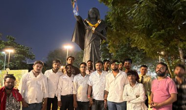 एनएसयूआई ने धूमधाम से मनाया 55वां स्थापना दिवस, इंदिरा गांधी की प्रतिमा पर माल्यार्पण कर दी श्रद्धांजलि, मिष्ठान वितरण कर बांटी स्थापना दिवस की खुशियां