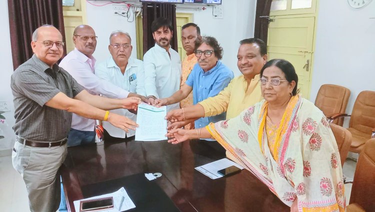 बाजार बैठक वसूली का नियम विरुद्ध प्रस्ताव निरस्त करें, कांग्रेस ने निगम आयुक्त को दिया ज्ञापन, कांग्रेस बाजार बैठक वसूली के खिलाफ आंदोलन करेगी