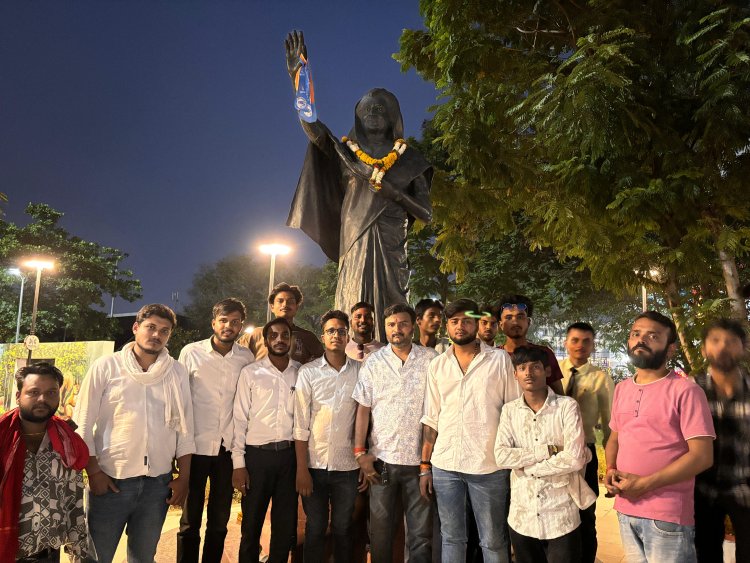 एनएसयूआई ने धूमधाम से मनाया 55वां स्थापना दिवस, इंदिरा गांधी की प्रतिमा पर माल्यार्पण कर दी श्रद्धांजलि, मिष्ठान वितरण कर बांटी स्थापना दिवस की खुशियां