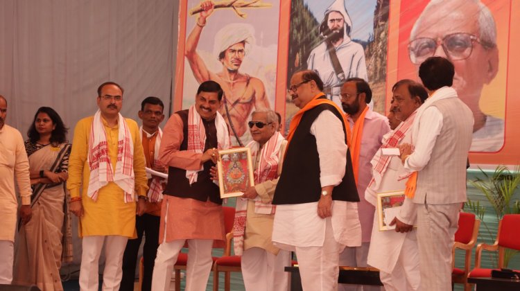 अखिल भारतीय वनवासी ग्रामीण मजदूर महासंघ कार्यक्रम में ग्रामीण विधायक डामोर को नहीं दी मंच पर जगह, विधायक बोले महापौर को मंच विधायक को सही से बैठने की जगह भी नहीं दी सीएम डॉ यादव ने की उद्योगों को 70 प्रतिशत सब्सिडी मिलने की घोषणा, धार झाबुआ को मिलेंगे नए मेडिकल कॉलेज