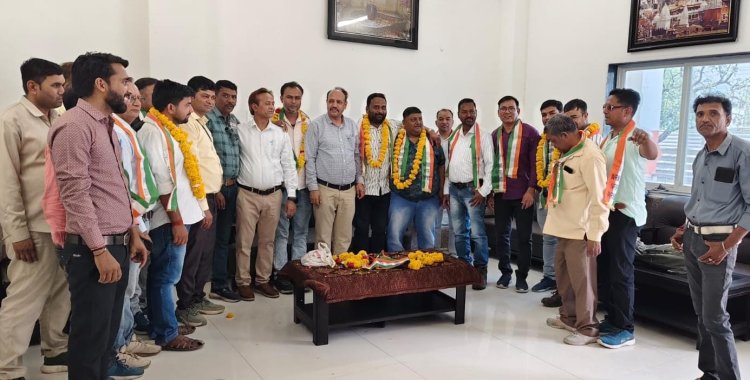 मंडल की सीहोर शाखा के 22 कर्मचारियों ने एम्प्लोयज यूनियन छोड़कर मजदूर संघ की सदस्यता ग्रहण की