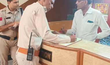 रतलाम पुलिस सुरक्षा व्यवस्था  को लेकर सतर्क,  चेकिंग अभियान के होटल लॉज और धर्मशाला में रुके मुसाफिरों की हुई सख्ती से चेकिंग की चेकिंग, पुलिस ने दिए सख्त निर्देश