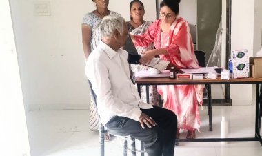 रतलाम के वार्ड 24 में शुरू हुआ संजीवनी क्लीनिक, मेडिकल स्टाफ की नियुक्ति  के बाद भी नहीं आ रहा था स्टाफ, कलेक्टर से शिकायत होने पर हुआ शुरू