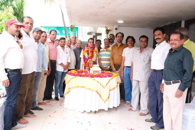 धूम धाम से मना काग्रेस के वरिष्ठ नेता एवं पंचमुखी हनुमान मंदिर के ट्रस्टी खुर्शीद अनवर का 75 वा जन्मदिन