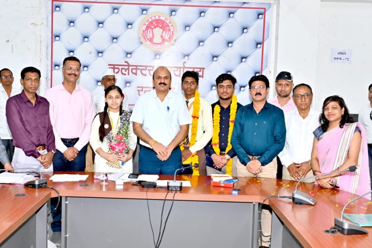 जिला मेरिट में रतलाम के होनहारों की चमक, कलेक्टर राजेश बाथम ने किया सम्मानित