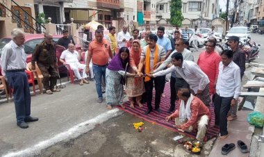 वार्ड 35 में 11.40 लाख की लागत से बनेगी सीसी रोड व नाली,  महापौर प्रहलाद पटेल ने किया निर्माण कार्य का भूमि पूजन