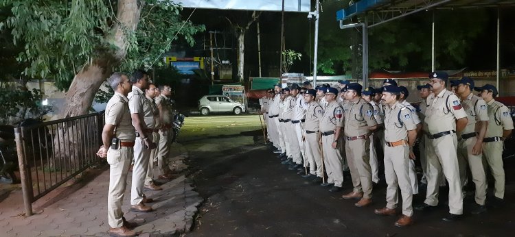 पुलिस ने कॉम्बिंग गश्त कर, गुंडे बदमाशों व असमाजिक तत्वों के विरुद्ध की कार्यवाही, लंबे समय से फरार 33 स्थाई वारंट, 96 गिरफ्तारी वारंट किए तामील,  जिलाबदर, हिस्ट्री शीटर, निगरानी गुंडा बदमाशों की हुई चेकिंग