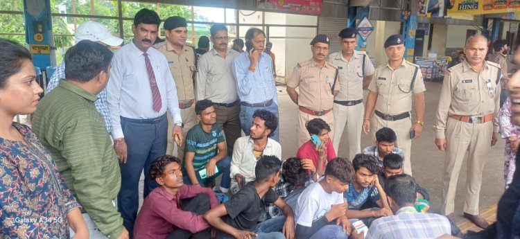 रतलाम रेलवे स्टेशन पर 10 बच्चों को किया रेस्क्यू, गुजरात मजदूरी के लिए ले जाया जा रहा था