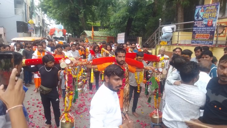 रतलाम में पंच परिवर्तन कावड़ यात्रा ; पंचमुखी हनुमान मंदिर पर विधिवत पूजन कर निकली कावड यात्रा, जगह जगह हुआ भव्य स्वागत , 100 से अधिक श्रद्धालु महाकालेश्वर के लिए रवाना