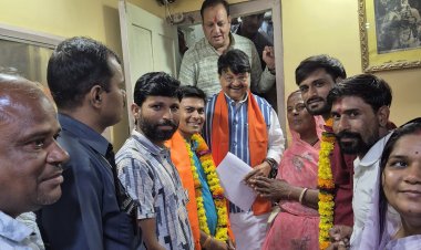 पहले थे निर्दलीय अब हुए भाजपा के, वार्ड क्रमांक 9 की महिला पार्षद जानी बाई और उनके पुत्र दशरथ कसानिया ने थामा भाजपा का हाथ