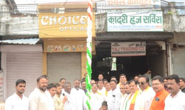 स्वतंत्रता दिवस पर बड़ी ओमती में हुआ ध्वाजारोहण, समाजसेवियों और बुजुर्गो का हुआ सम्मान