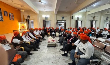 रतलाम जिला अभिभाषक संघ में हुआ भव्य सम्मान समारोह, वरिष्ठ अधिवक्ताओं सहित नवनिर्वाचित पदाधिकारियों का हुआ सम्मान, ढोल पर थिरक कर मनाया अधिवक्ताओं ने जश्न