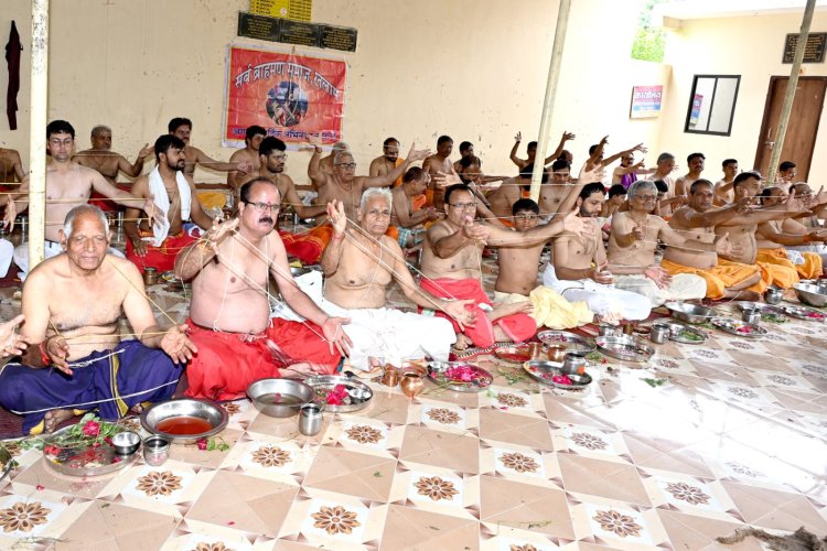 जनेऊ मात्र एक साधारण धागा नही बल्कि एक मजबूत रस्सी है जो मनुष्य के मर्यादित होने का प्रमाण है – जोशी