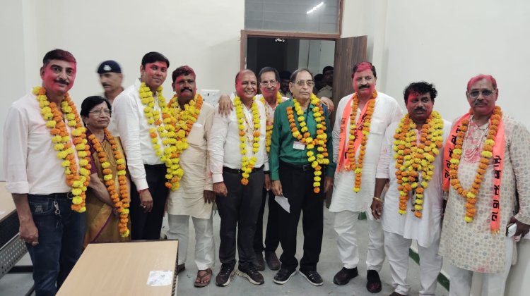 रेडक्रॉस सोसायटी संचालक मंडल रतलाम के हुए  चुनाव में प्रीतेश महेंद्र गादिया बने चेयरमैन वहीं सुशील मुणत बने उपाध्यक्ष तो संजय लुनिया कोषाध्यक्ष बने