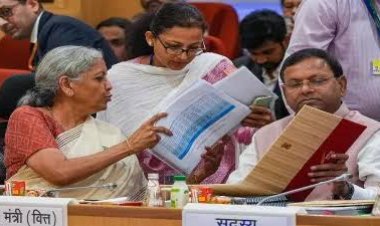 मध्यमवर्गीय परिवार को मिली सहूलियत, आटा, तेल, शैंपू साबुन हुआ सस्ता, फाइनेंस मिनिस्टर दिया दिवाली का तोहफा, 22 सितंबर से लागू होंगी नई GST दरें, अब 5% और 18% के दो स्लैब ही रहेंगे, 90 फीसदी जरूरत के सामान होंगे सस्ते