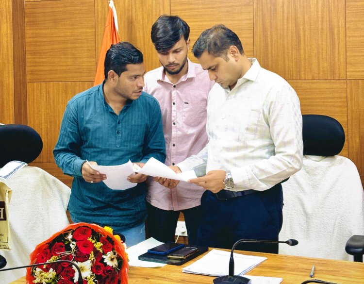 वैटनरी विश्वविद्यालय के वित्त नियंत्रक पर भ्रष्टाचार के आरोप, कलेक्टर को सौंपा ज्ञापन, जांच पूरी होने तक पद से हटाए जाने की मांग