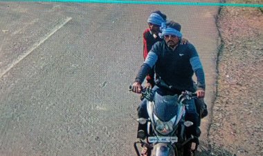 पीछा मत करो तुम्हारा सामान लौटा रहे हैं, बदमाश पुलिस से यह कहकर आभूषण फेंककर पुलिस के सामने से आरोपी भाग निकले