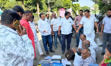 नगर निगम के सम्मेलन के खिलाफ कांग्रेस का धरना, ज्वलंत समस्या पर चर्चा करने से भाग रही है भाजपा, स्थानीय मुद्दों को छोड़ राष्ट्रीय मुद्दों पर हो रही चर्चा