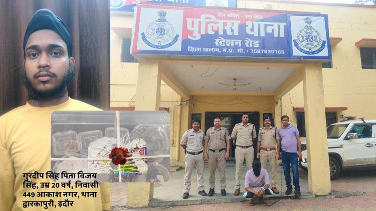 रतलाम पुलिस ने 2 लाख 20 हजार के आभूषणों की चोरी करने वाले शातिर चोर धराया, पुलिस तिहाड़ जेल से गिरफ्तार कर लाई रतलाम और बरामद की सामग्री