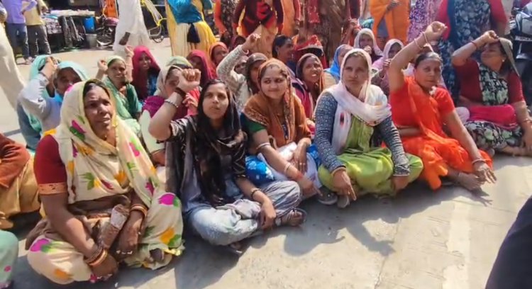 दर बदर भटक रहे हाथ ठेला फल व्यापारी, अतिक्रमण की कार्रवाई में हो रही परेशानी को कोई सुनने को तैयार नहीं