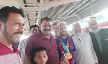 तैराक और गोल्ड मेडलिस्ट दिव्यांग अब्दुल कादिर के दुबई से लौटने पर कांग्रेस ने किया स्वागत