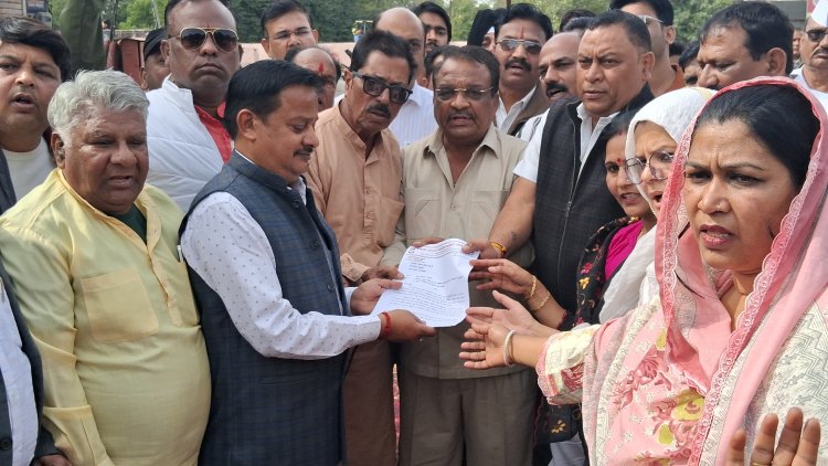 मनरेगा को बदलना को लेकर कांग्रेस का प्रदर्शन, इसे बताया भाजपा की तालिबानी संस्कृति, आने वाले चुनाव में बीबी जी राम जी का होगा गलत इस्तेमाल