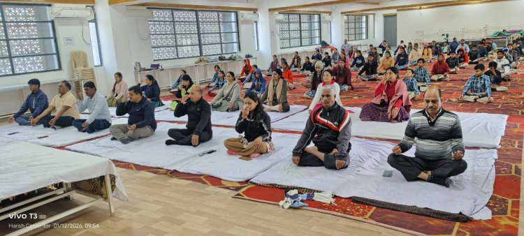 सांदीपनि विद्यालय में सामूहिक सूर्य नमस्कार के साथ मनाया गया युवा दिवस