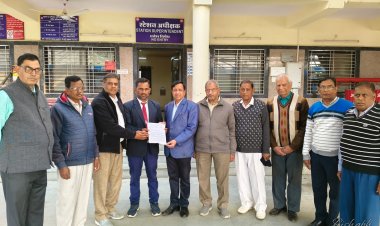 जावरा स्टेशन पर लगेंगे एस्केलेटर और कोच डिस्प्ले? आखिर कब सुधरेंगे जावरा स्टेशन के हालात? बुजुर्गों और महिलाओं की परेशानी देख समिति ने दी चेतावनी, सांसद प्रतिनिधि ने दिया जल्द निराकरण का भरोसा