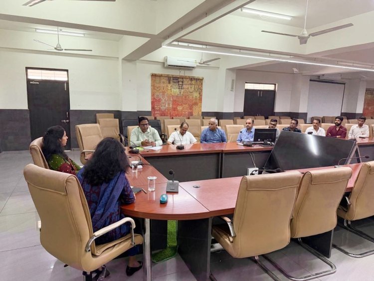 रतलाम में गैस आपूर्ति को लेकर कलेक्टर सख्त: रिफिल बुकिंग की अवधि बढ़ी, शिकायतों के लिए कंट्रोल रूम स्थापित