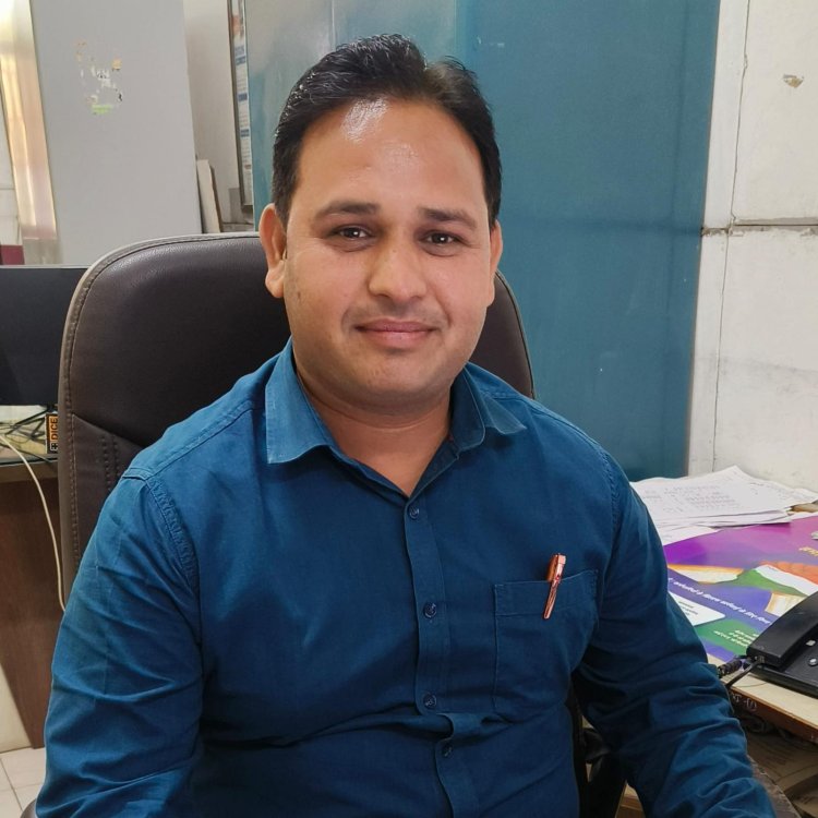 संदीप शर्मा ने संभाला रतलाम रेल मंडल के मुख्य जनसंपर्क निरीक्षक का पदभार