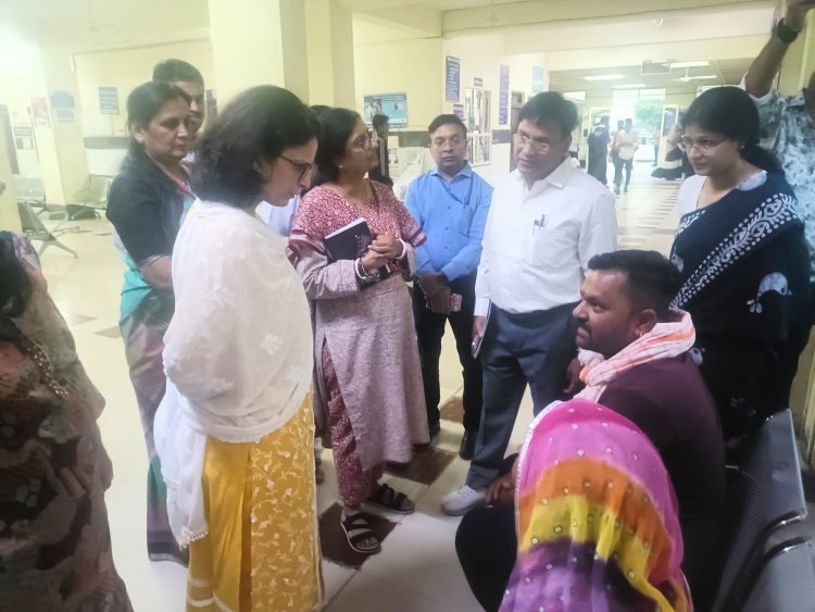 स्वास्थ्य सेवाओं का कायाकल्प: मिशन संचालक ने किया मेडिकल कॉलेज और जिला अस्पताल का निरीक्षण, 20 मई तक क्रिटिकल केयर यूनिट शुरू करने के निर्देश