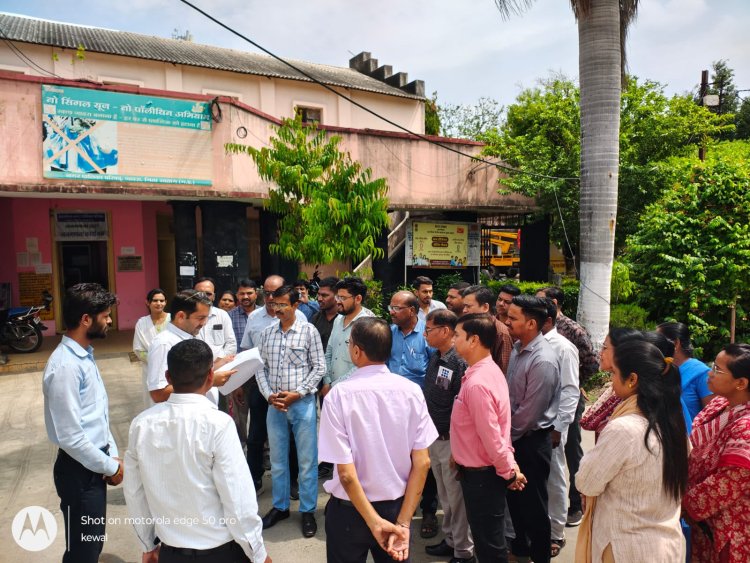 न्यायालय के सम्मान से समझौता नहीं! जावरा में वकीलों की टिप्पणी के खिलाफ भड़का न्यायिक कर्मचारी संघ, न्यायिक कर्मचारी संघ ने सौंपा ज्ञापन